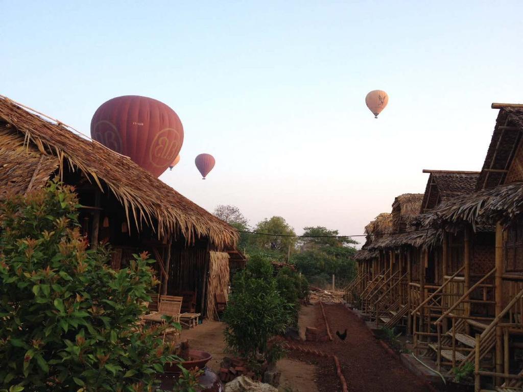 Bamboo House Appartamento Bagan Esterno foto