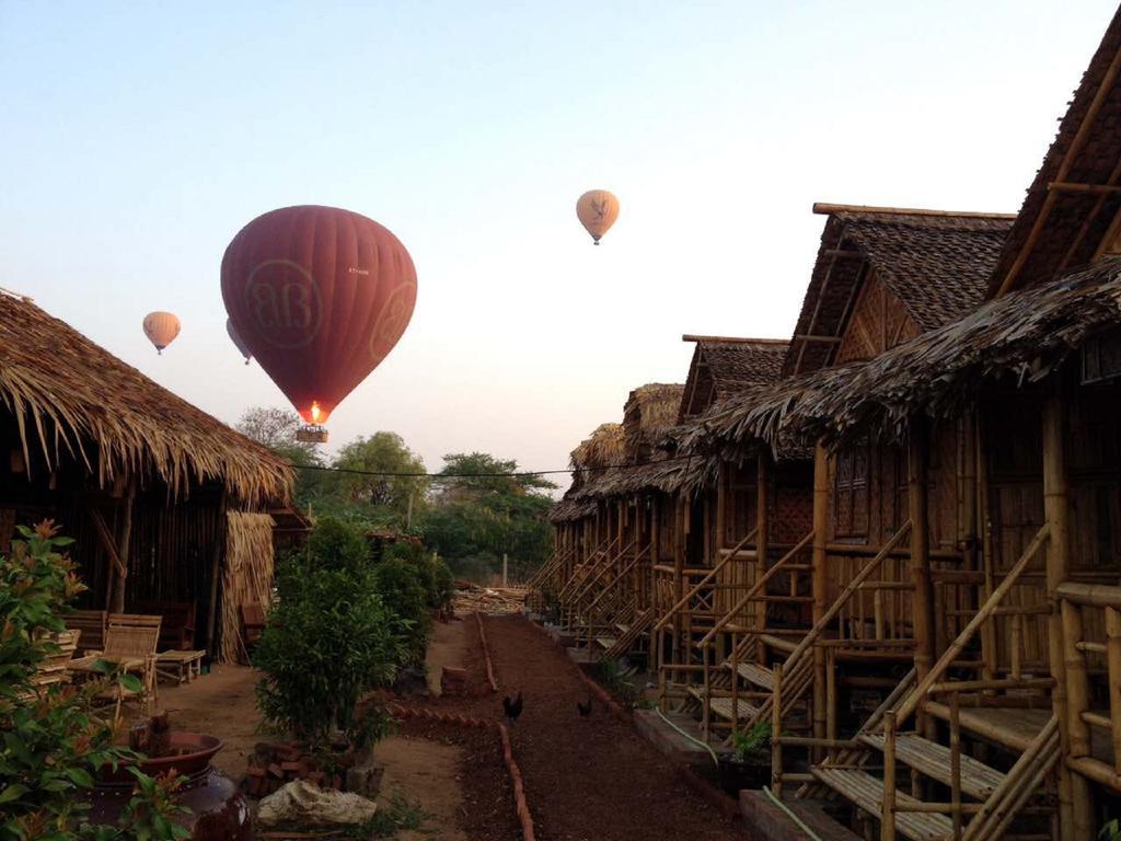 Bamboo House Appartamento Bagan Esterno foto